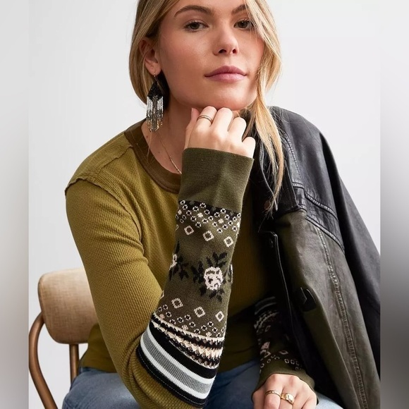 We The Free Mikah Notch Neck Top Knit Long Sleeves Extended Cuffs Army Combo M. - Picture 1 of 10